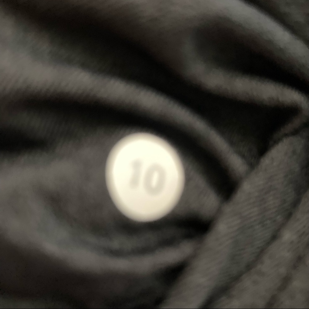 Lululemon 1/2 zip pullover. EUC like new - Picture 3 of 5
